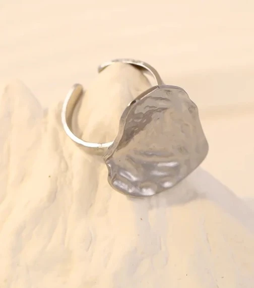 Bague argentée Plaque Martelée