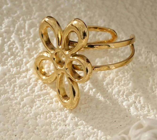 Bague dorée Fleur Ajourée