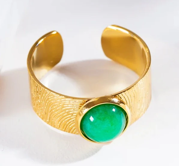 Bague dorée Pierre Verte