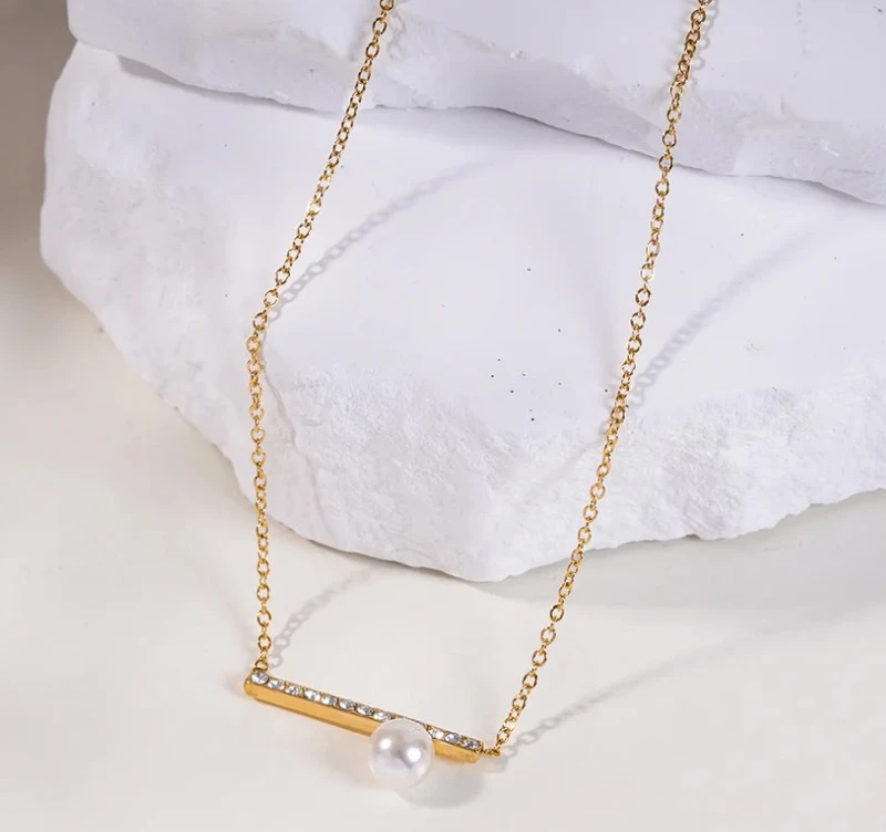 Chaine dor. Barre Strass Perle