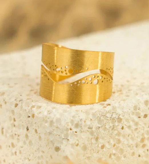 Bague dorée brossée