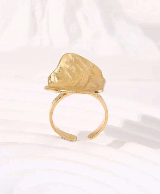 Bague dorée plaque martelée