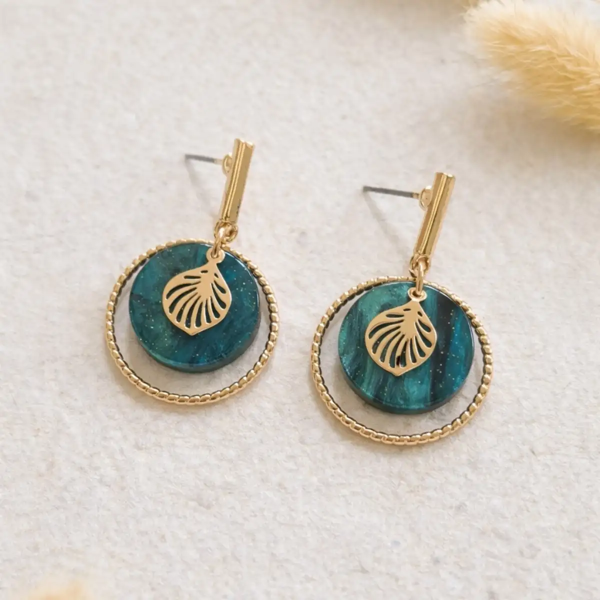 Boucles d'Oreille Cercle vert et feuille dorée